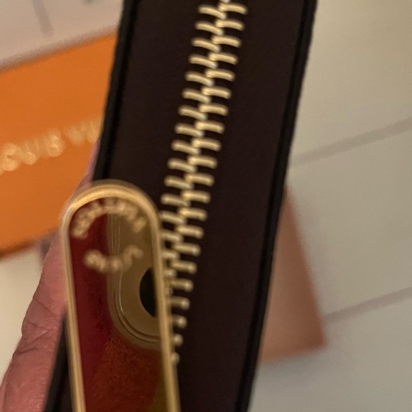 Louis Vuitton Monogram Zippy Wallet (M42616) - Picture 5 of 6